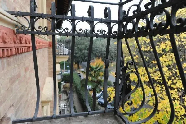 Bed And Breakfast Le Chiarine Siena 2*,  Italy